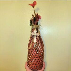 Vtg Y2K Aveda bamboo pink cross floral woven wicker vase/center piece decoration